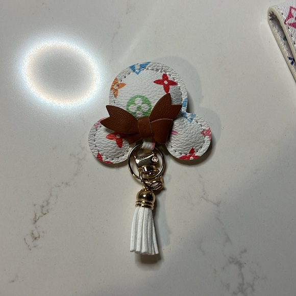 Lot of 2 Disney car keychain - Picture 3 of 4